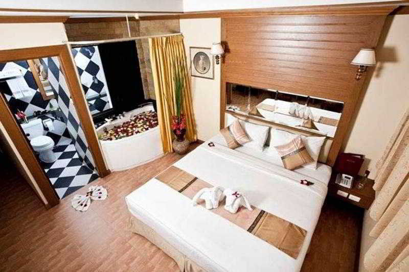 Patong Bangkok Residence מראה חיצוני תמונה